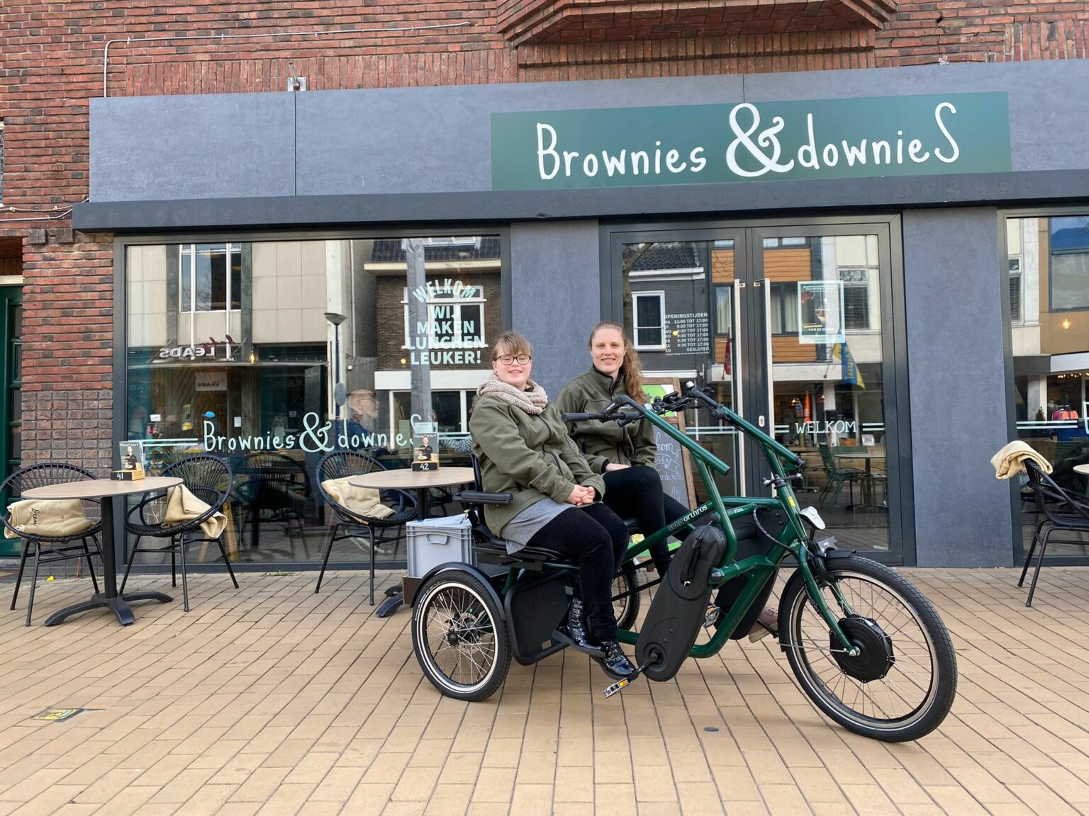 Brownies&DownieS on the duo bike Huka